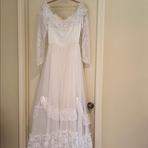 Vintage wedding dress